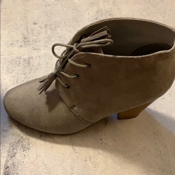 ✨GRAY SUEDE FEEL BOOTIE WITH TASSEL TIE LACES ✨ - Picture 3 of 6